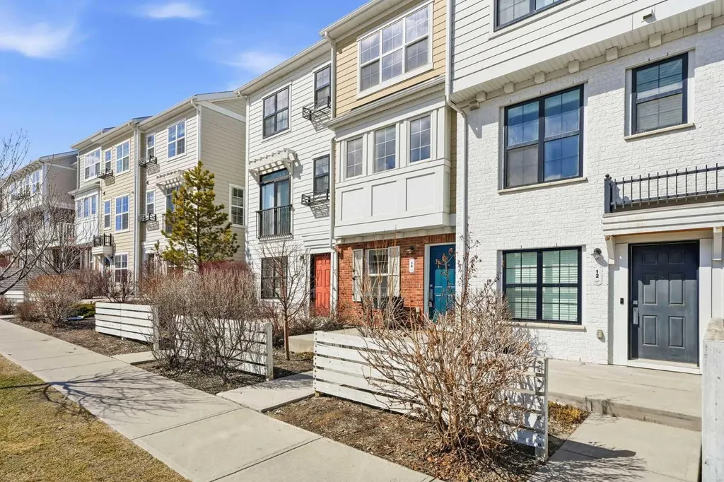 14 Nolan Hill Gate NW Calgary AB T3R 0T9