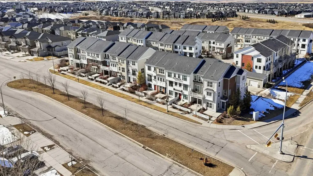 14 Nolan Hill Gate NW Calgary AB T3R 0T9