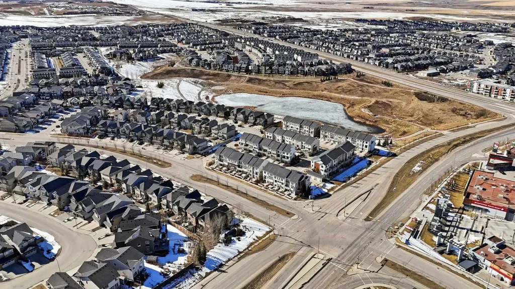 14 Nolan Hill Gate NW Calgary AB T3R 0T9