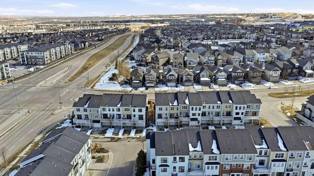 14 Nolan Hill Gate NW Calgary AB T3R 0T9