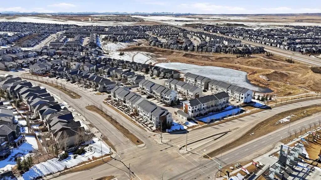 14 Nolan Hill Gate NW Calgary AB T3R 0T9