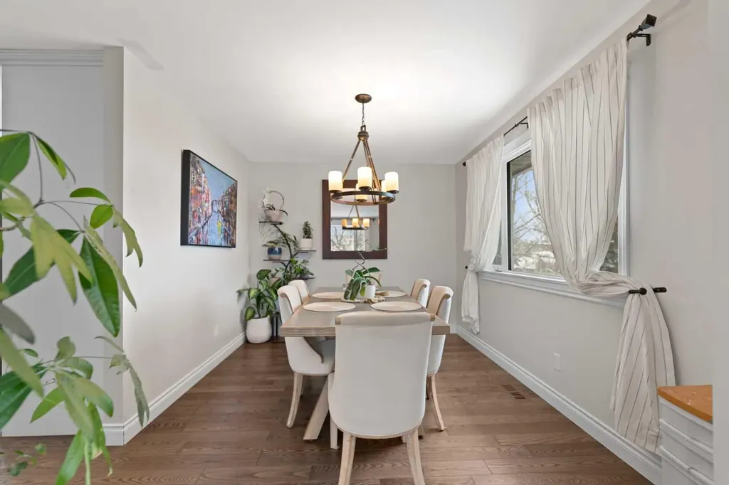 436 Ranchridge Bay NW Calgary AB T3G 1V6