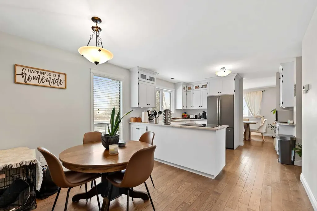 436 Ranchridge Bay NW Calgary AB T3G 1V6