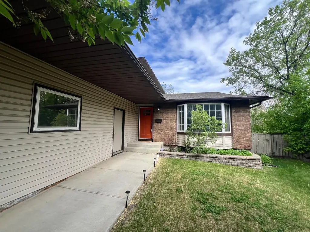 436 Ranchridge Bay NW Calgary AB T3G 1V6