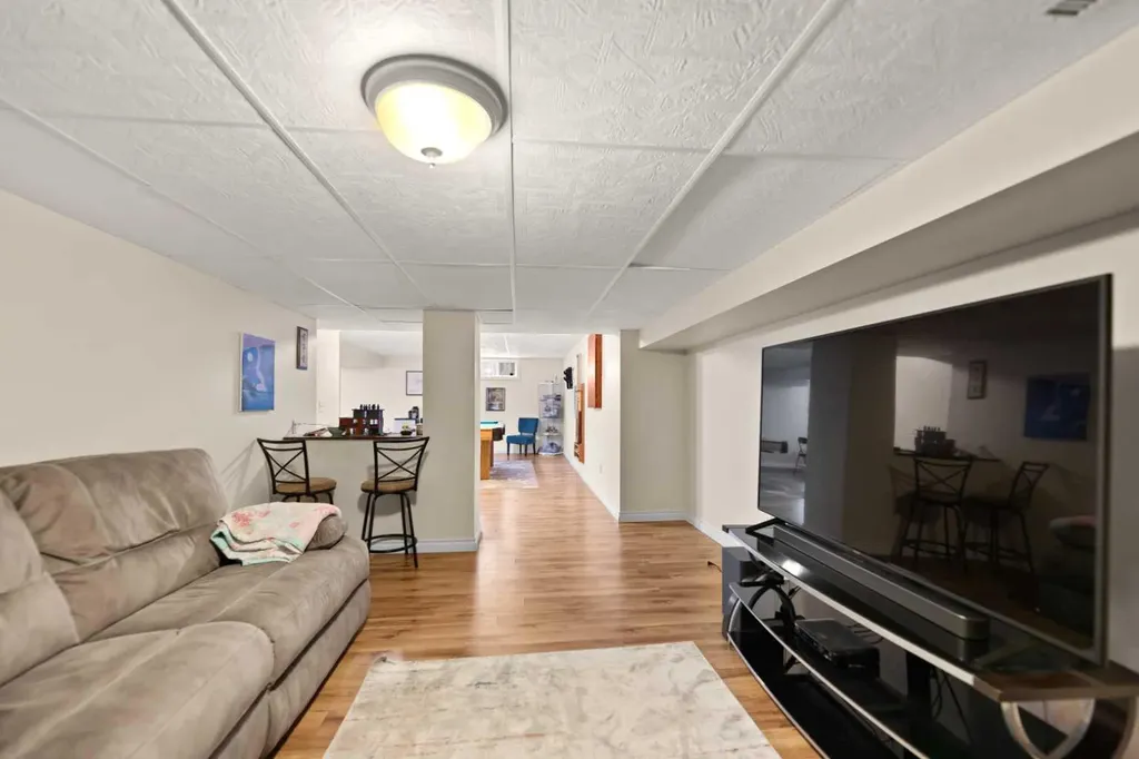 436 Ranchridge Bay NW Calgary AB T3G 1V6
