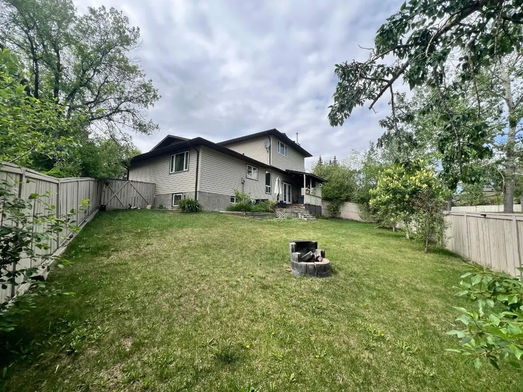 436 Ranchridge Bay NW Calgary AB T3G 1V6