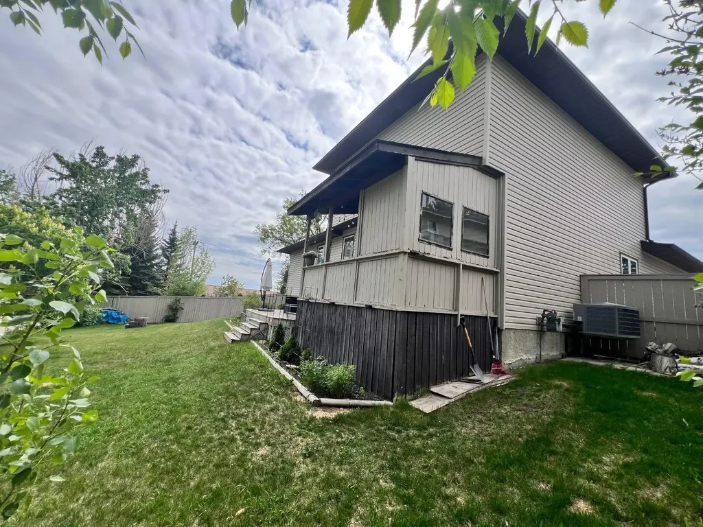 436 Ranchridge Bay NW Calgary AB T3G 1V6