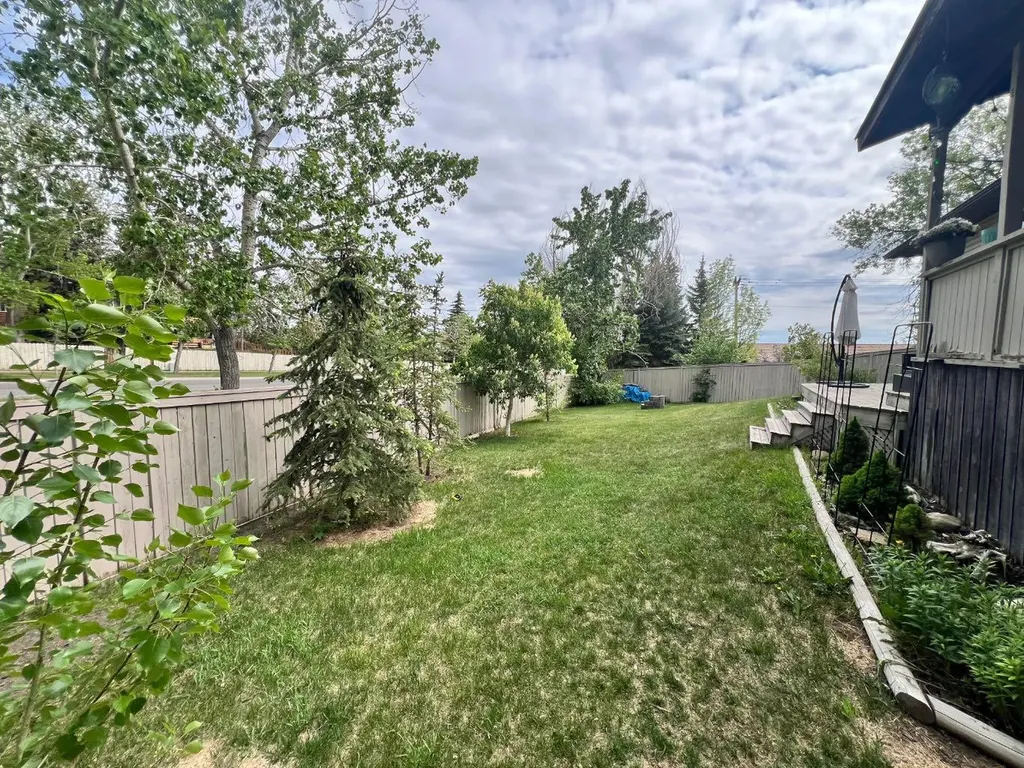 436 Ranchridge Bay NW Calgary AB T3G 1V6