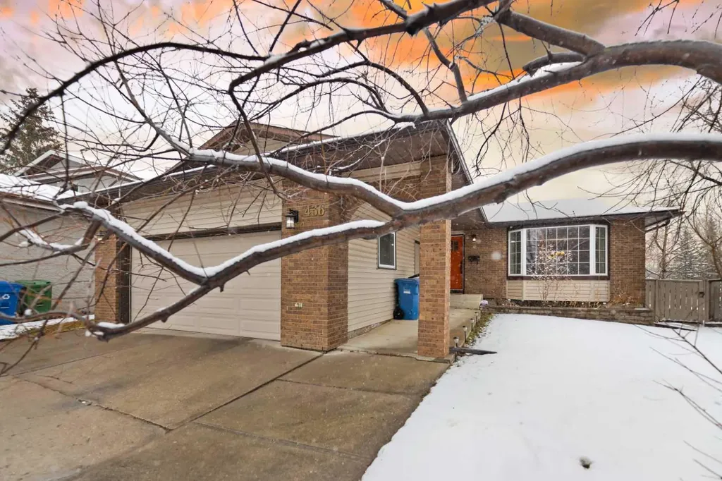 436 Ranchridge Bay NW Calgary AB T3G 1V6