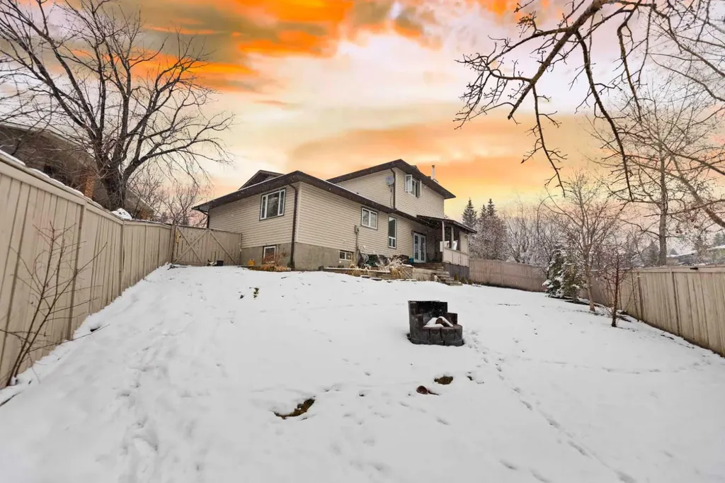 436 Ranchridge Bay NW Calgary AB T3G 1V6