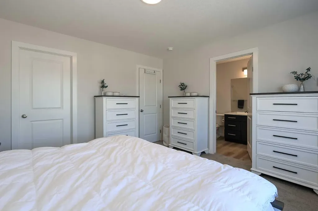 25 Lake Street Rural Red Deer County AB T4E 3C9