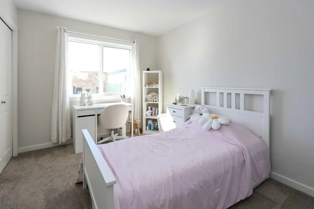 25 Lake Street Rural Red Deer County AB T4E 3C9