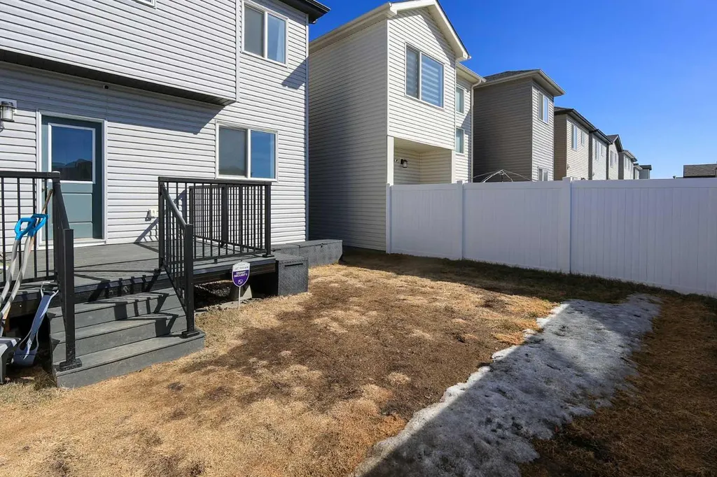 25 Lake Street Rural Red Deer County AB T4E 3C9