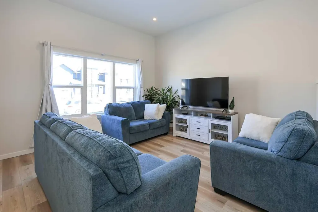 25 Lake Street Rural Red Deer County AB T4E 3C9