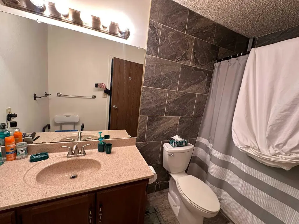 21 1 Avenue W Derwent AB T0B 1C0