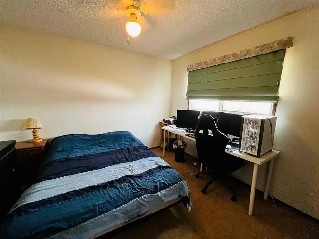 21 1 Avenue W Derwent AB T0B 1C0