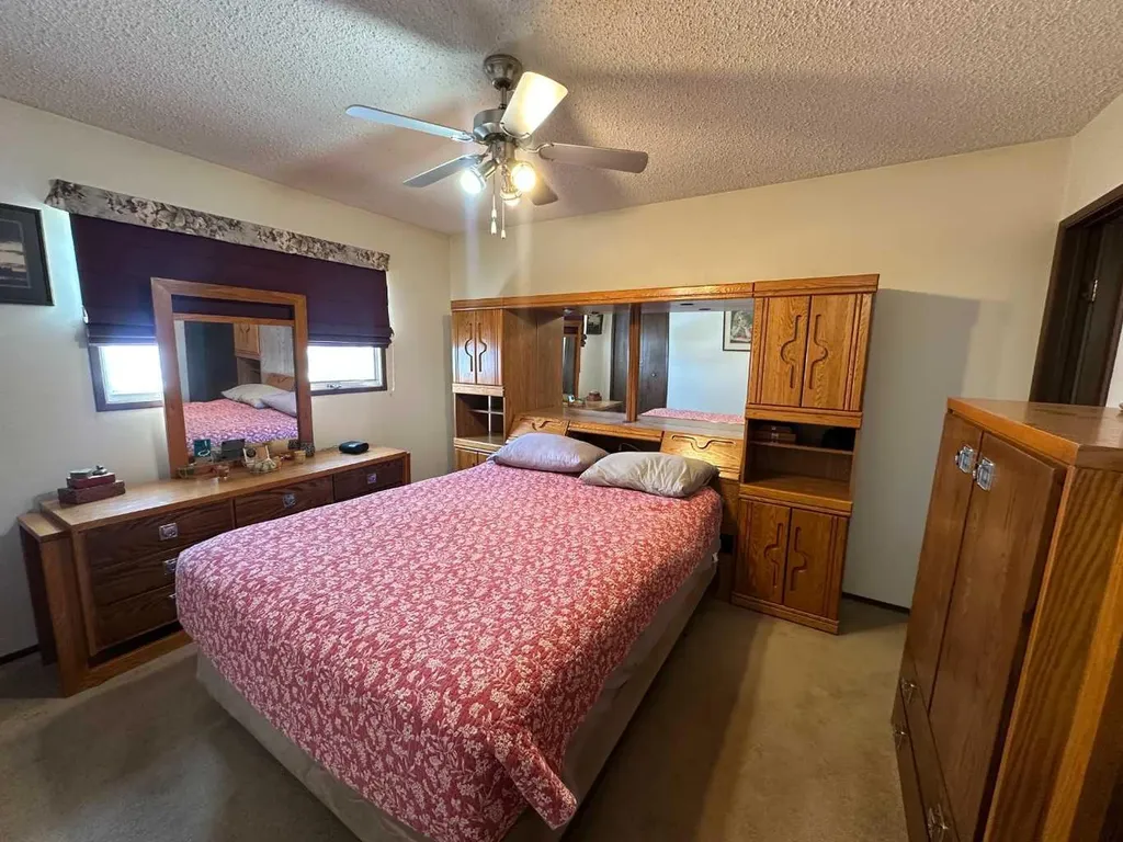 21 1 Avenue W Derwent AB T0B 1C0