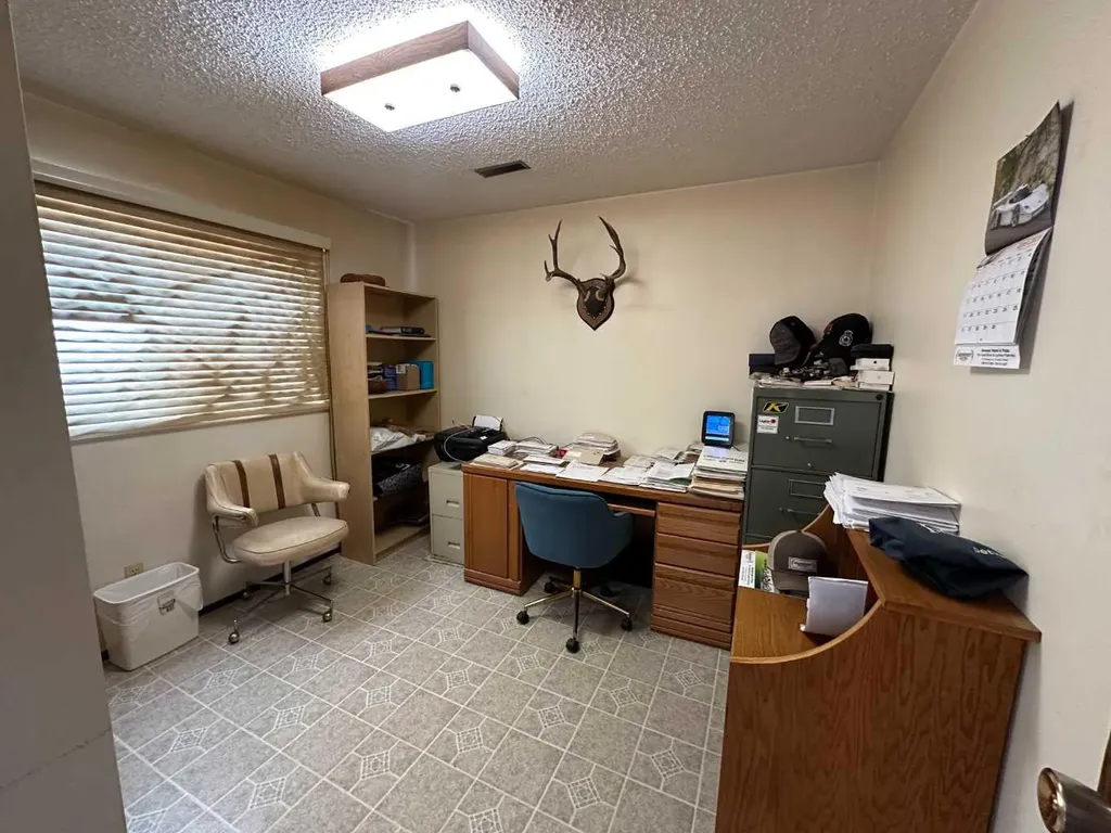 21 1 Avenue W Derwent AB T0B 1C0