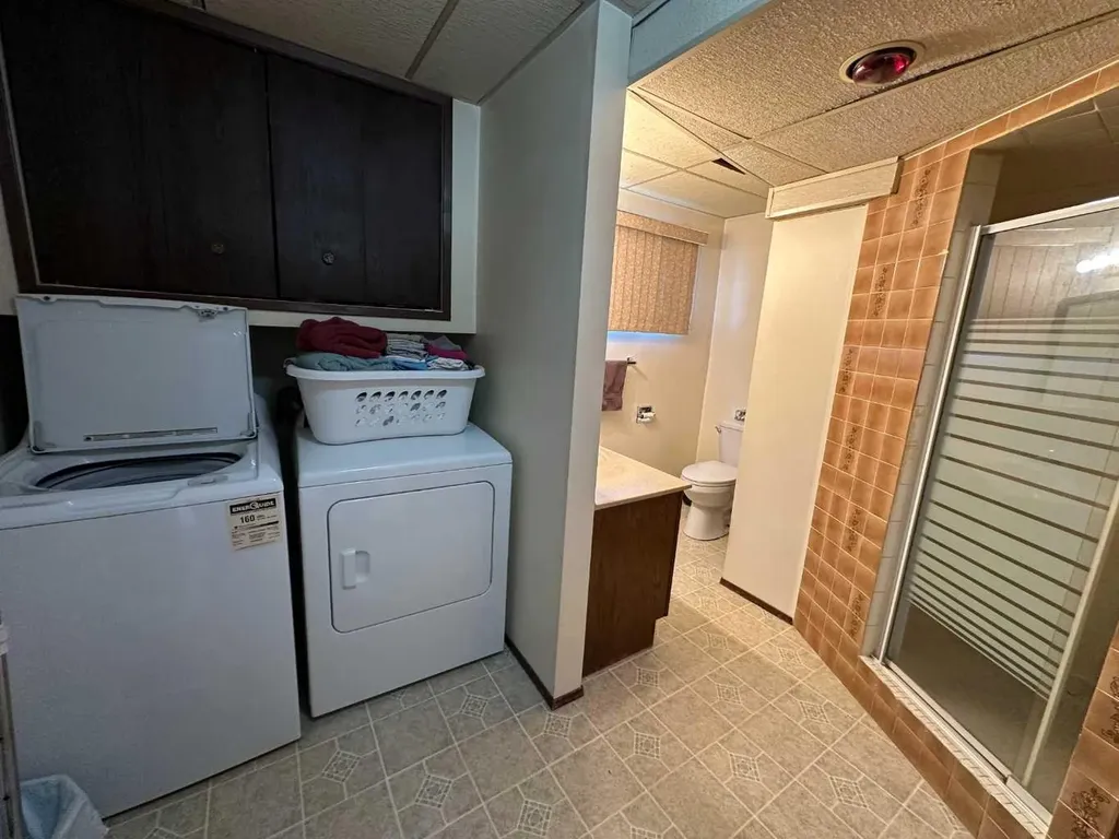 21 1 Avenue W Derwent AB T0B 1C0
