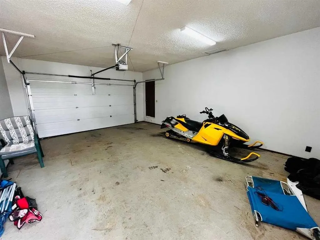 21 1 Avenue W Derwent AB T0B 1C0