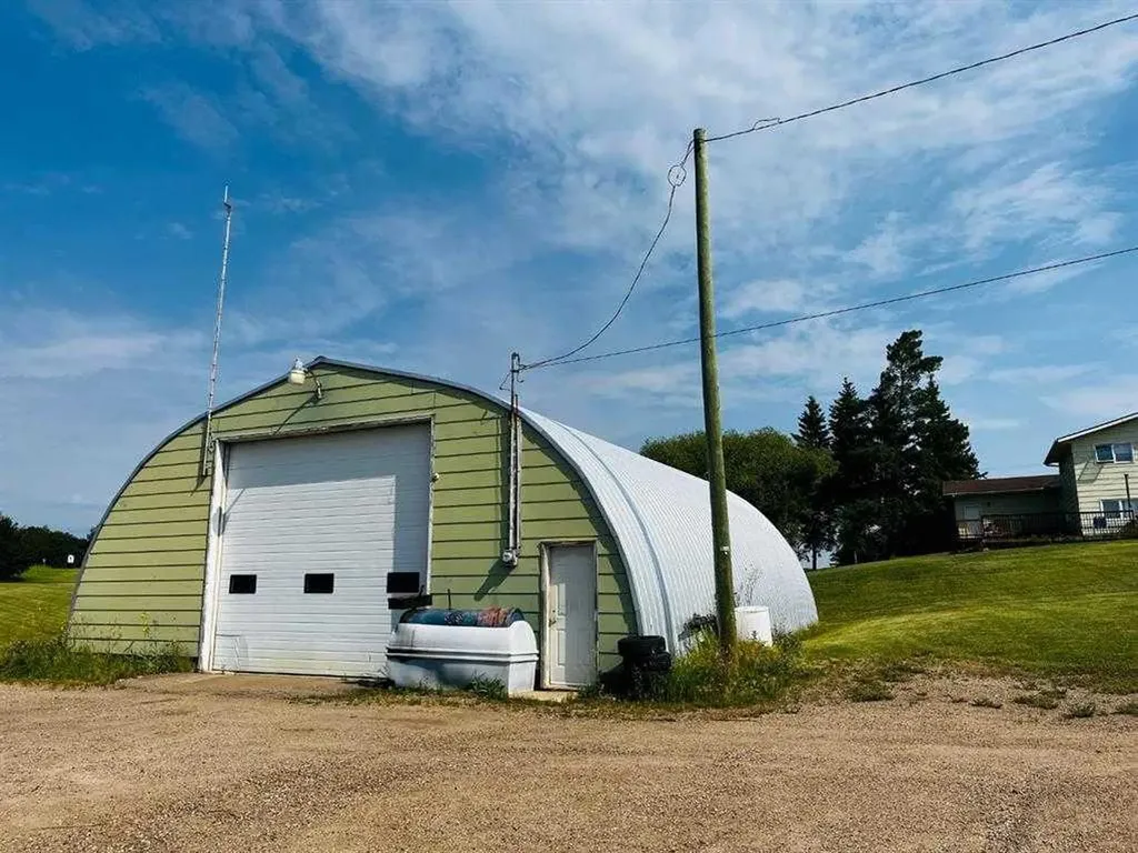 21 1 Avenue W Derwent AB T0B 1C0