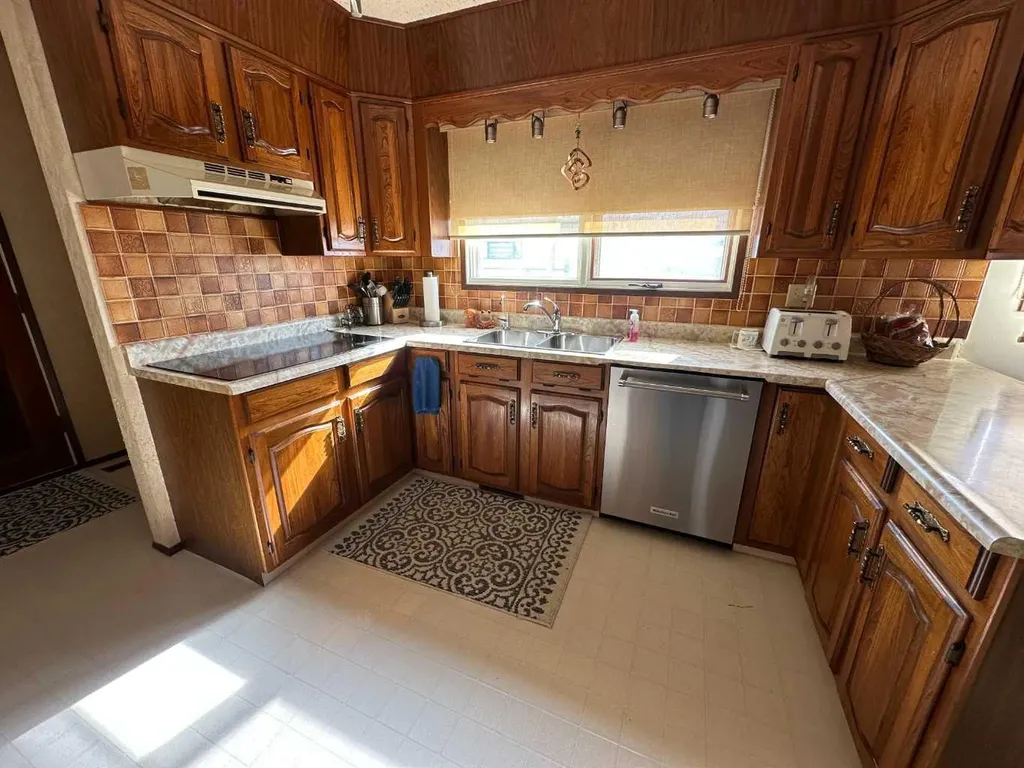 21 1 Avenue W Derwent AB T0B 1C0