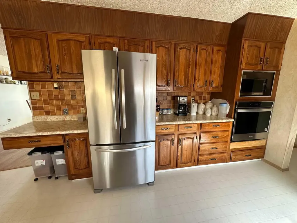 21 1 Avenue W Derwent AB T0B 1C0