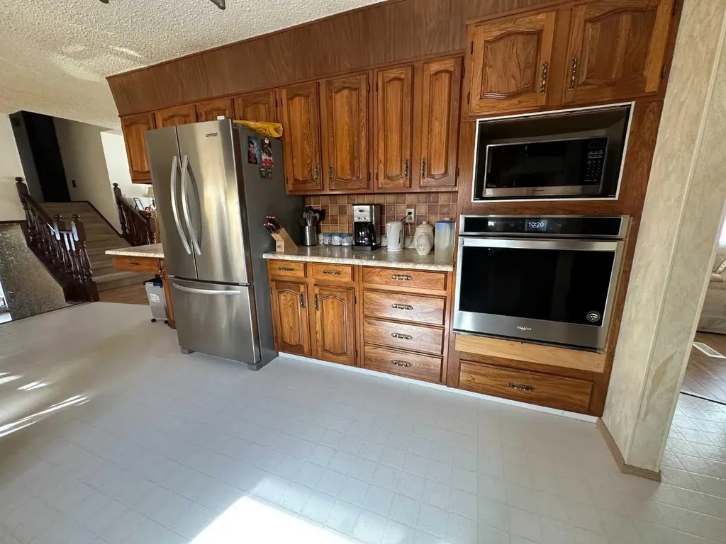21 1 Avenue W Derwent AB T0B 1C0