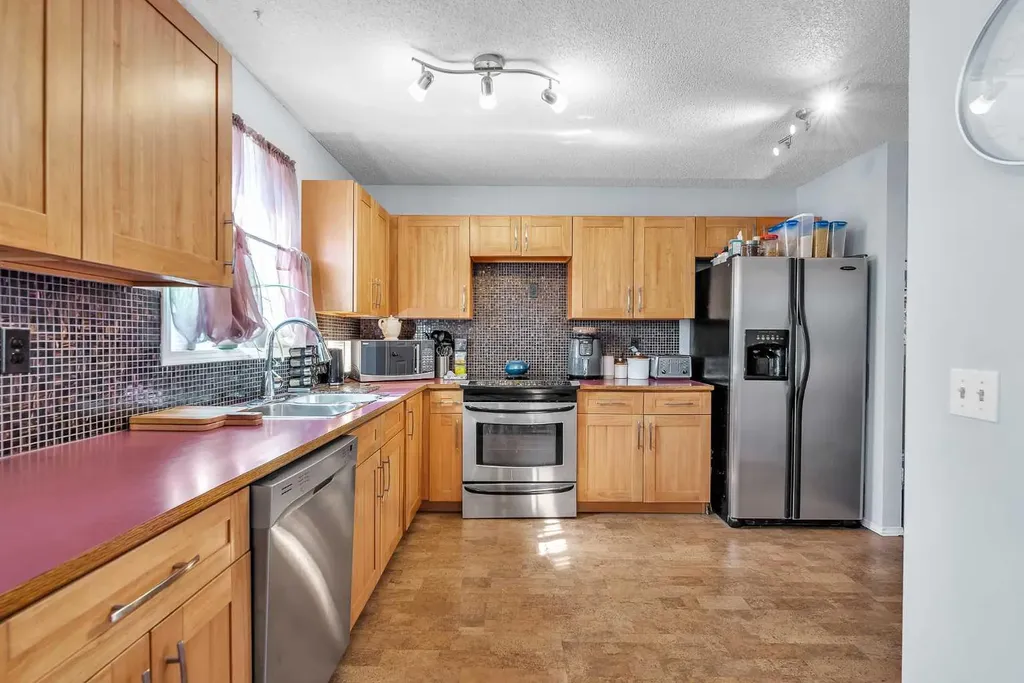 53 Shawfield Road SW Calgary AB T2Y 1Y7