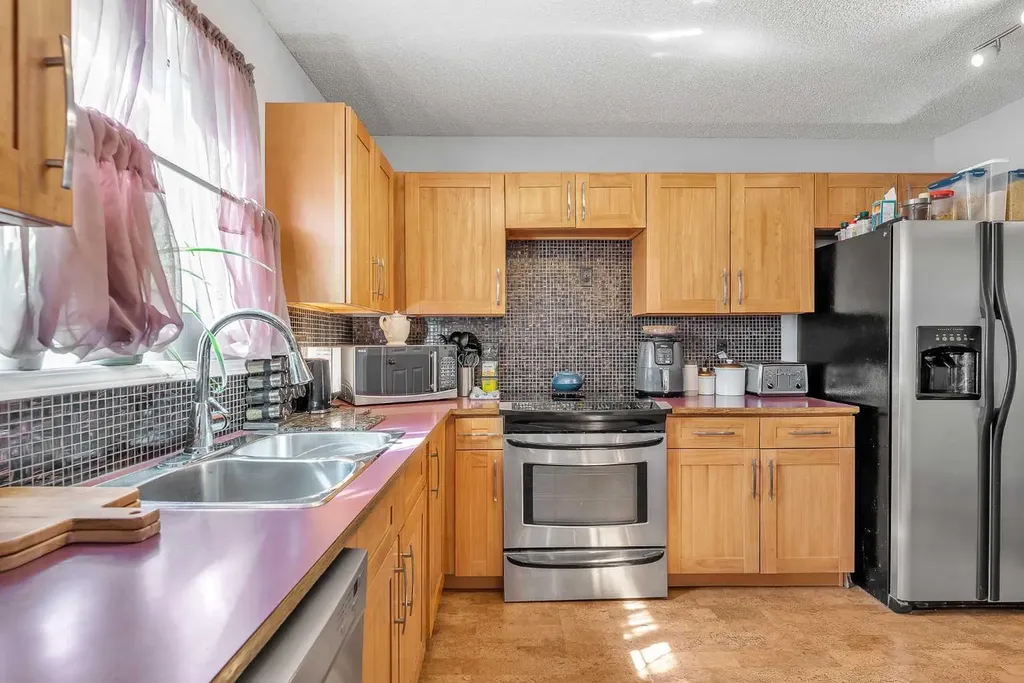 53 Shawfield Road SW Calgary AB T2Y 1Y7