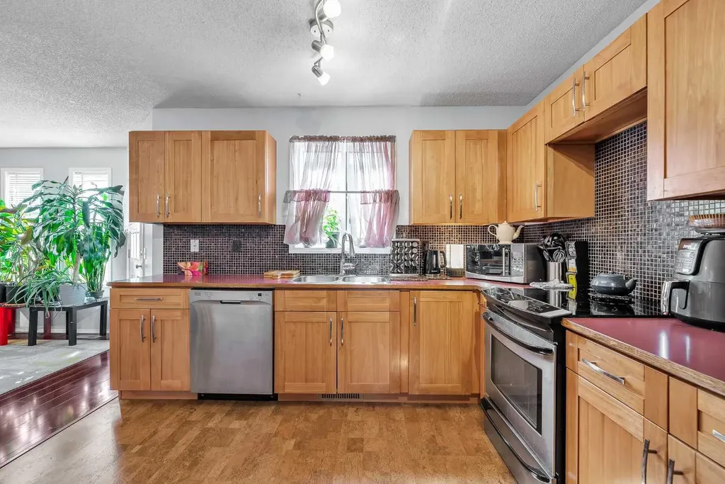 53 Shawfield Road SW Calgary AB T2Y 1Y7