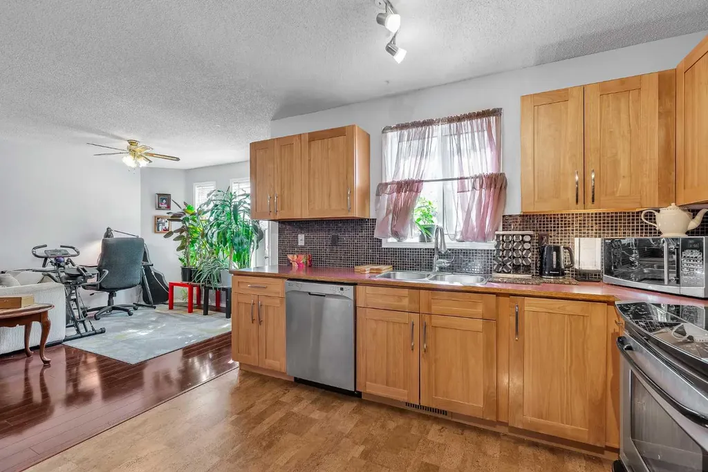 53 Shawfield Road SW Calgary AB T2Y 1Y7
