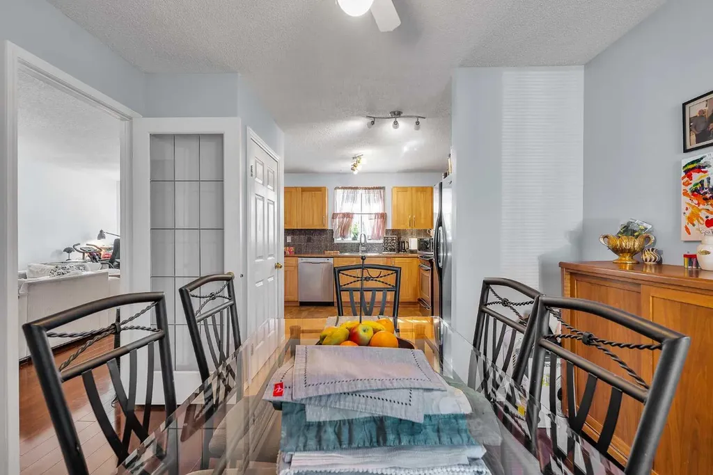 53 Shawfield Road SW Calgary AB T2Y 1Y7