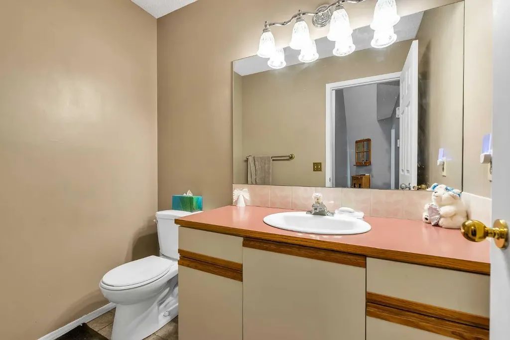 53 Shawfield Road SW Calgary AB T2Y 1Y7