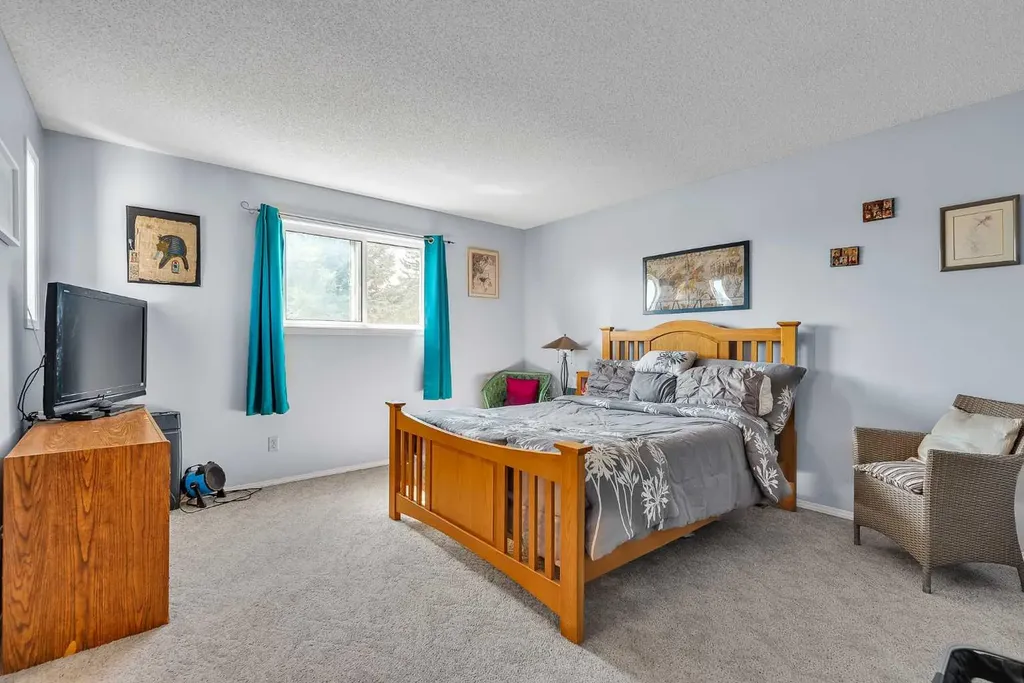 53 Shawfield Road SW Calgary AB T2Y 1Y7