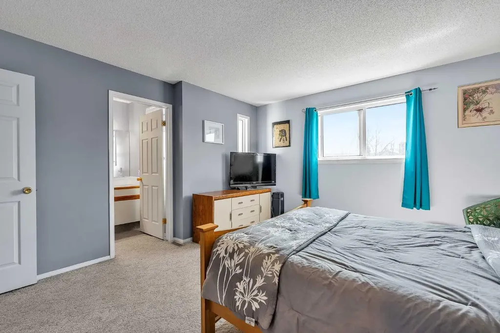 53 Shawfield Road SW Calgary AB T2Y 1Y7