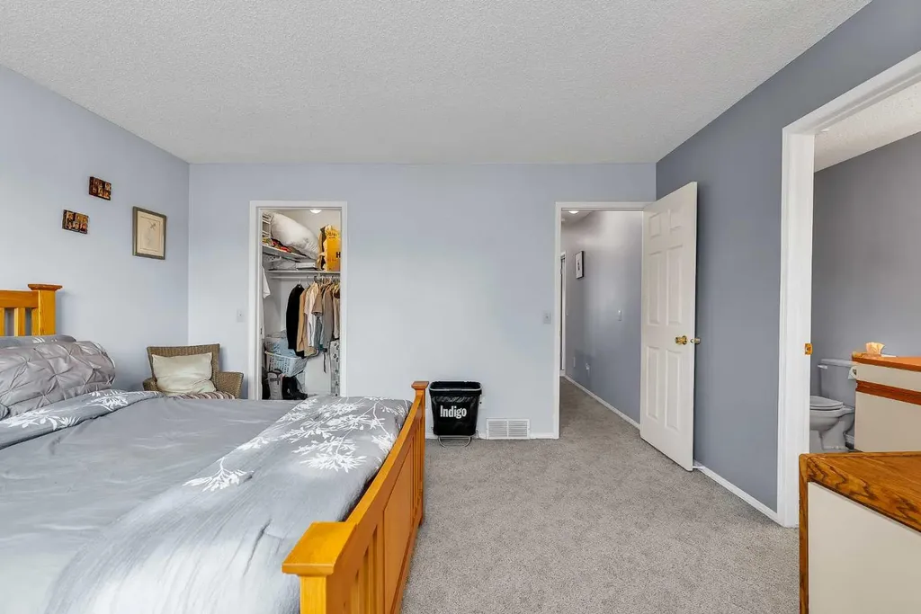 53 Shawfield Road SW Calgary AB T2Y 1Y7