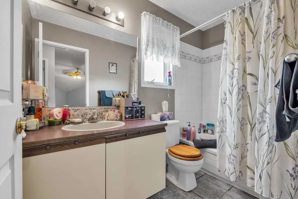 53 Shawfield Road SW Calgary AB T2Y 1Y7