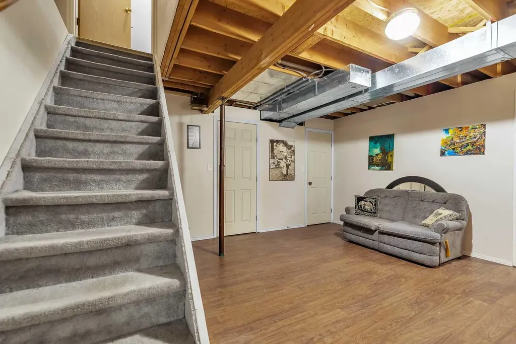 53 Shawfield Road SW Calgary AB T2Y 1Y7