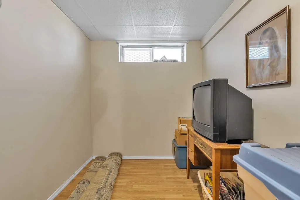 53 Shawfield Road SW Calgary AB T2Y 1Y7
