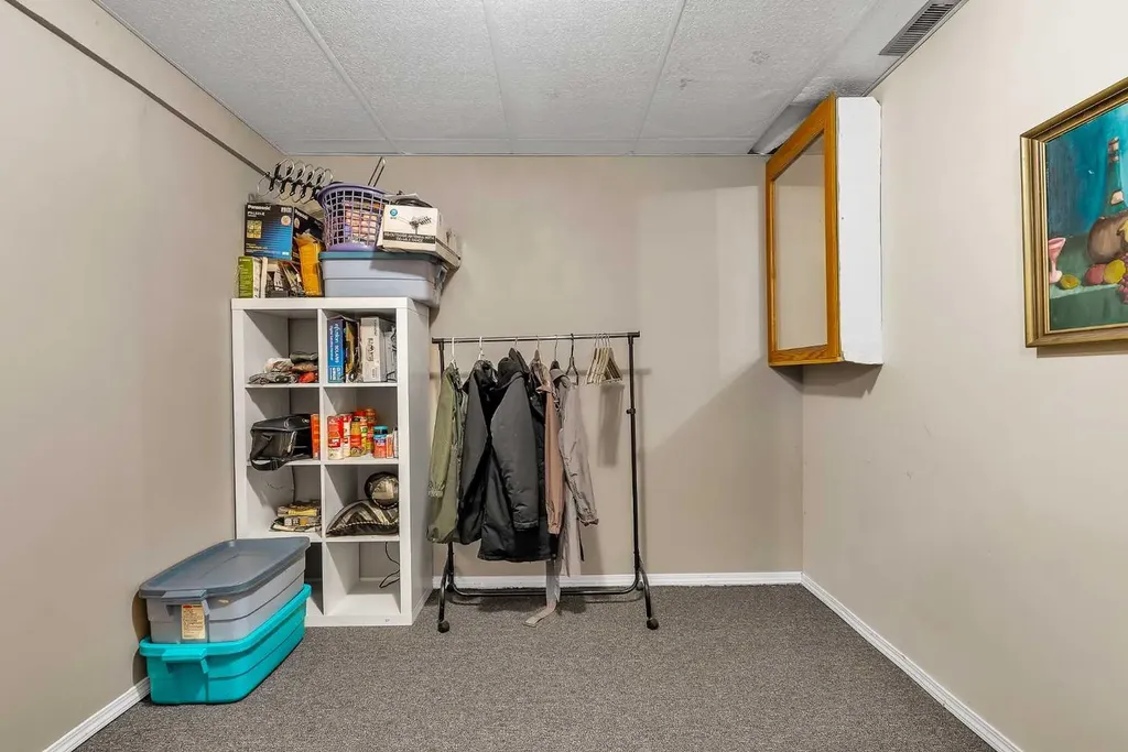 53 Shawfield Road SW Calgary AB T2Y 1Y7