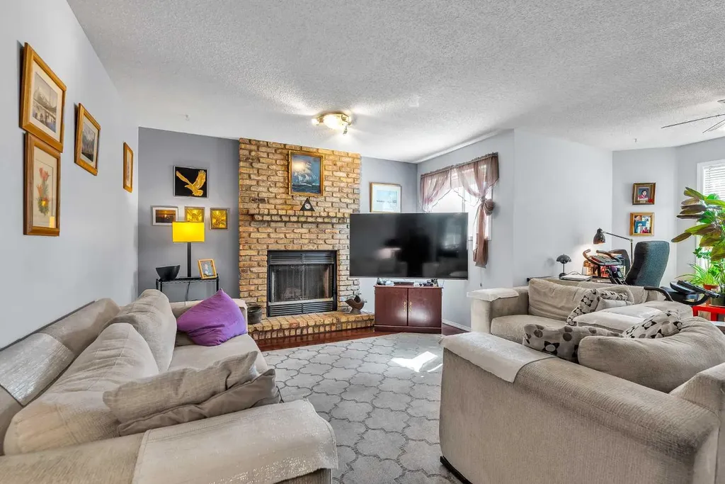 53 Shawfield Road SW Calgary AB T2Y 1Y7