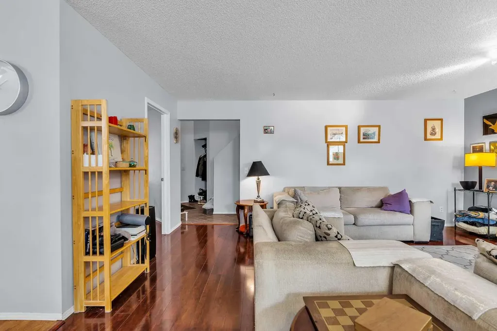 53 Shawfield Road SW Calgary AB T2Y 1Y7