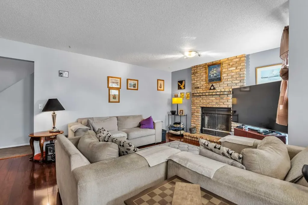 53 Shawfield Road SW Calgary AB T2Y 1Y7