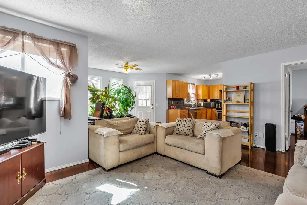 53 Shawfield Road SW Calgary AB T2Y 1Y7