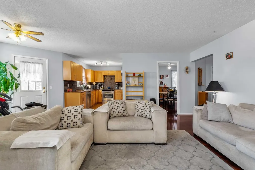 53 Shawfield Road SW Calgary AB T2Y 1Y7