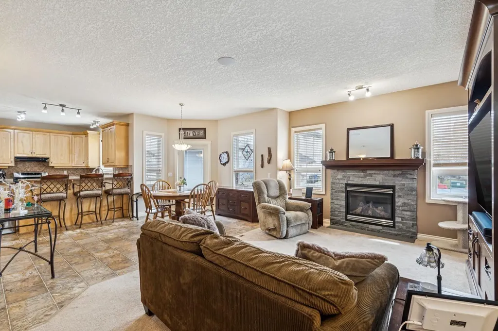 937 Cimarron Park Close Okotoks AB T1S2E6