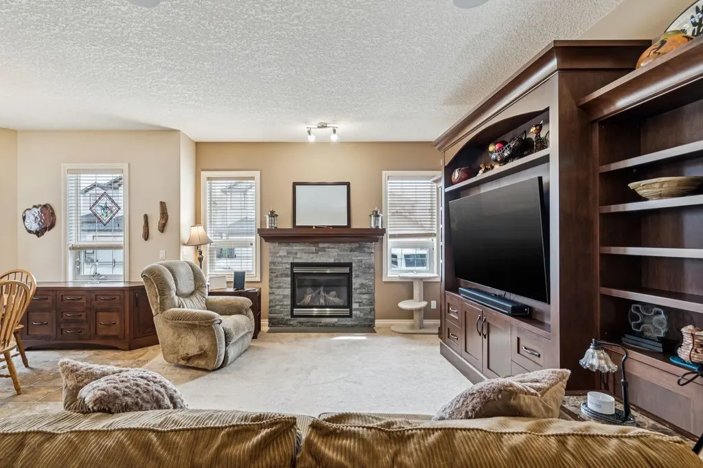 937 Cimarron Park Close Okotoks AB T1S2E6