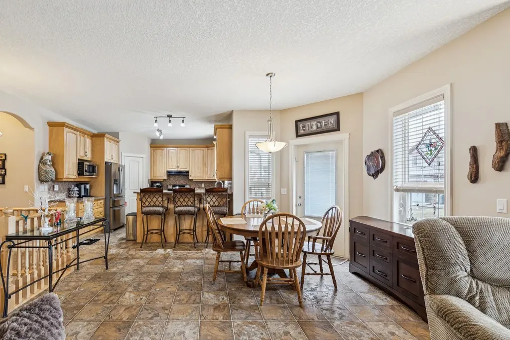 937 Cimarron Park Close Okotoks AB T1S2E6