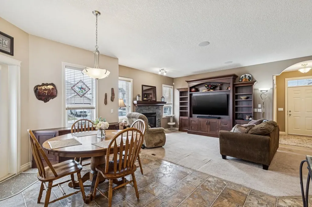 937 Cimarron Park Close Okotoks AB T1S2E6